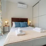 Semiramis Modern - Sleeps 8 Apartment