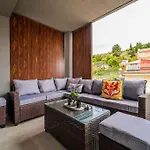 Semiramis Modern - Sleeps 8 * Nea Peramos (Macedonia)