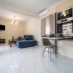 Semiramis Modern - Sleeps 8 Apartment *
