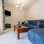 Semiramis Modern - Sleeps 8 Apartment *