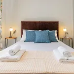 Semiramis Modern - Sleeps 8 *