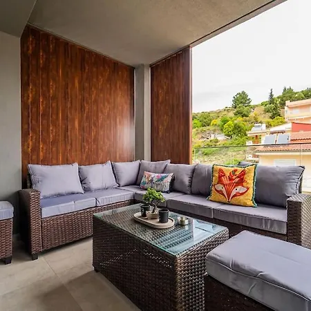 Semiramis Modern - Sleeps 8 * Nea Peramos (Macedonia)