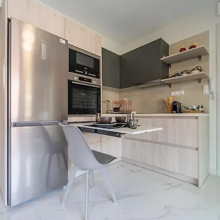 Semiramis Modern - Sleeps 8 Appartement *