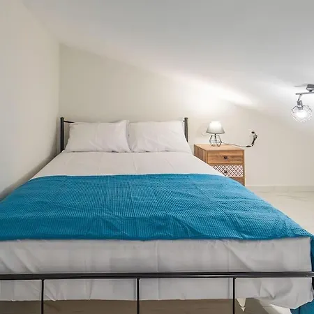 Semiramis Modern - Sleeps 8 Apartman Néa Péramos