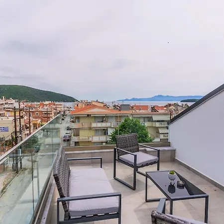 Semiramis Modern - Sleeps 8 *