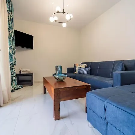 Semiramis Modern - Sleeps 8 Apartman *