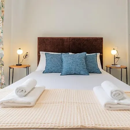 Semiramis Modern - Sleeps 8 *